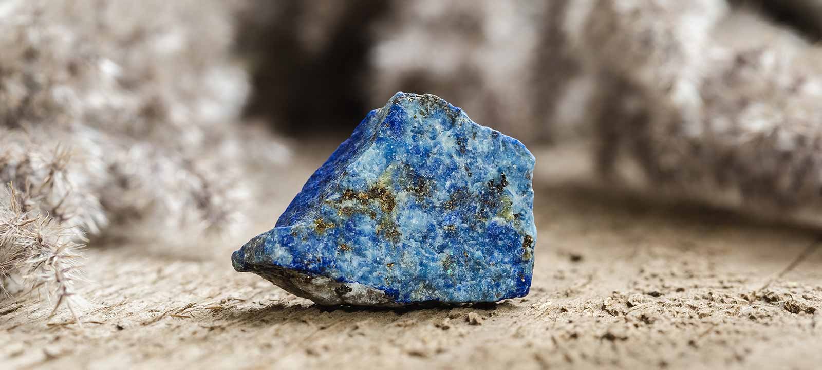 Signification et propriétés du Lapis Lazuli, cristal, guérison